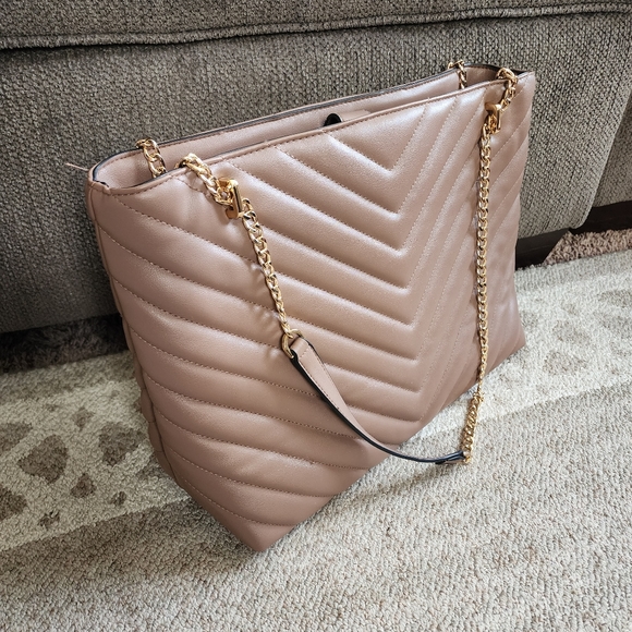 A New Day Quilted Chain Bag - Picture 3 of 9